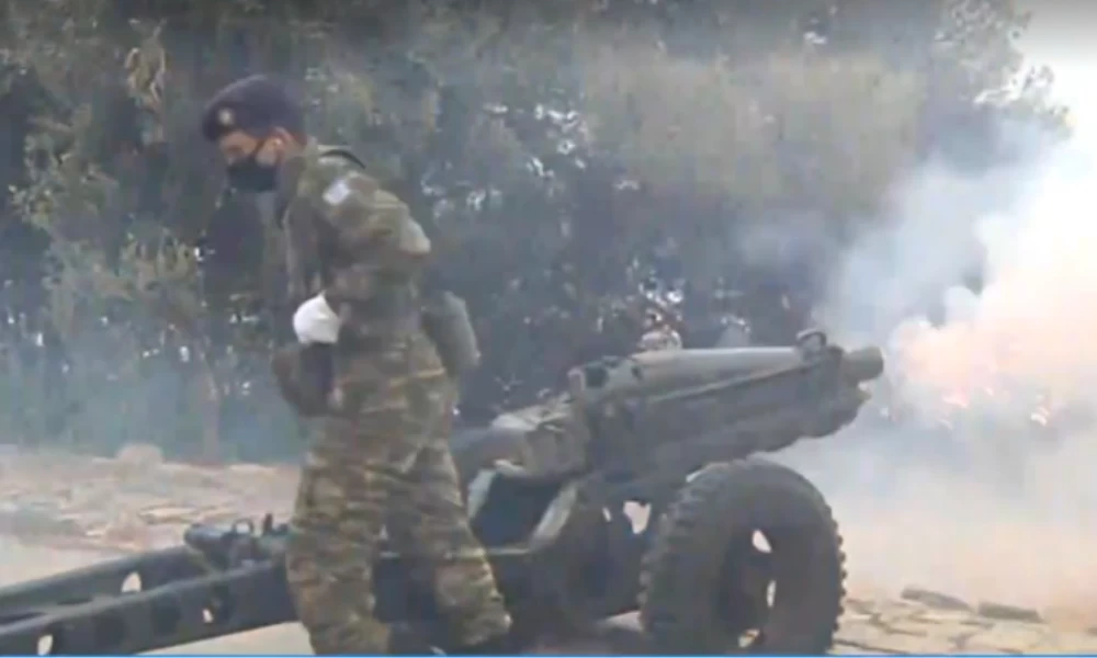 Ρίγη συγκίνησης! Η έναρξη των εορτασμών με 21 κανονιοβολισμούς από τον Λυκαβηττό